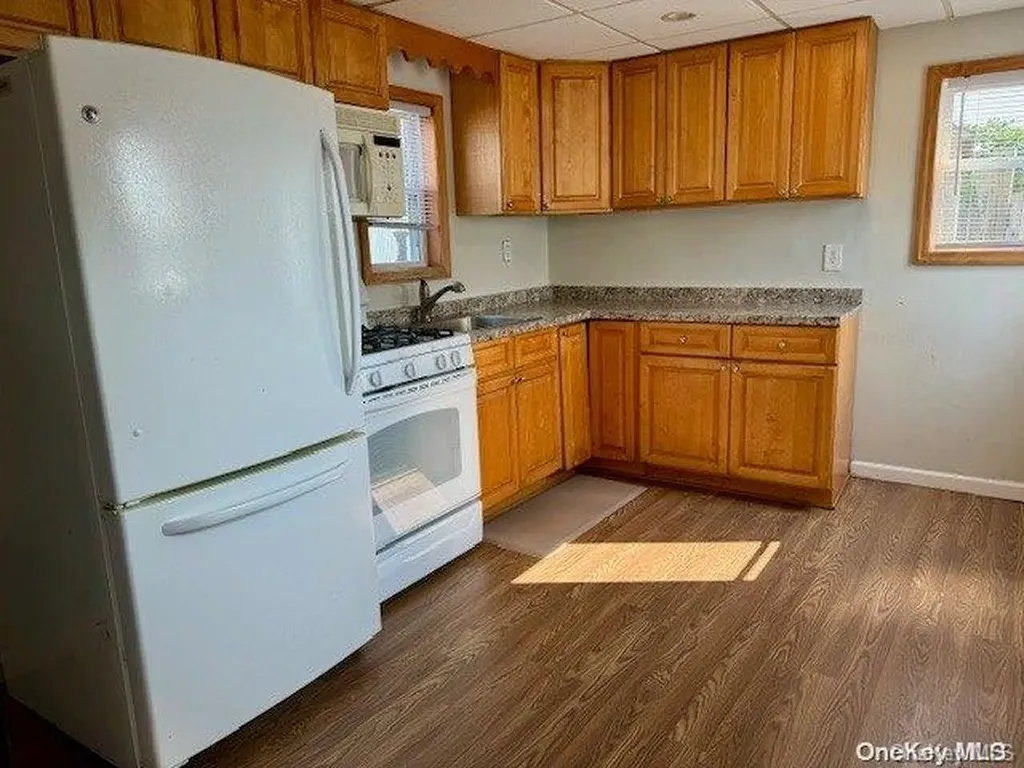 102 E 6th Road Broad Channel NY 11693