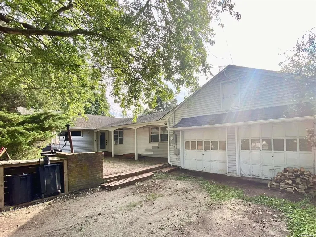 1047 Nugent Avenue Bay Shore NY 11706