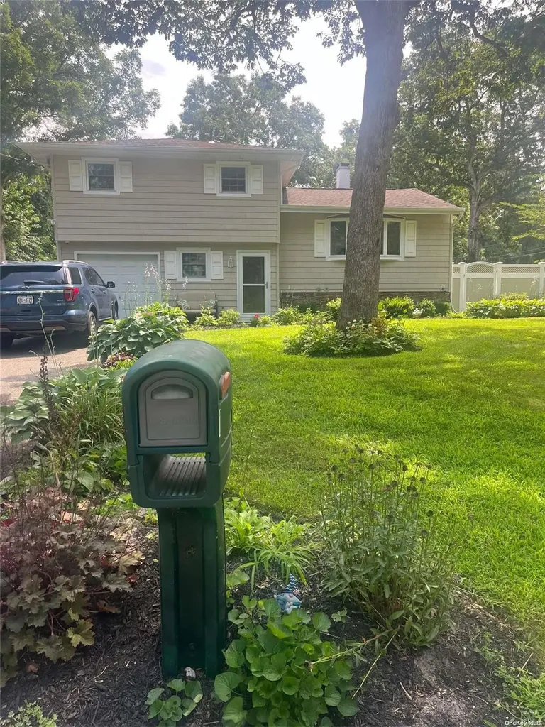1 Duffield Road Coram NY 11727