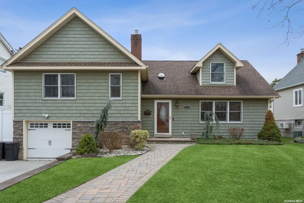 559 Donald Lane Woodmere NY 11598