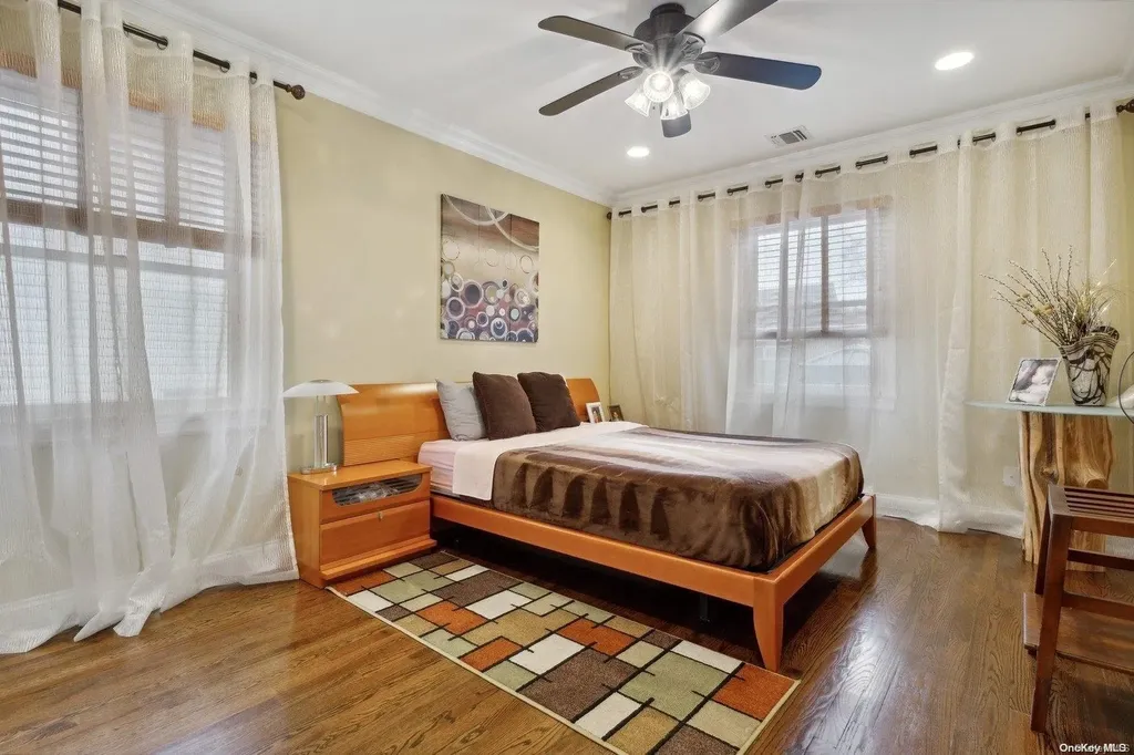 559 Donald Lane Woodmere NY 11598