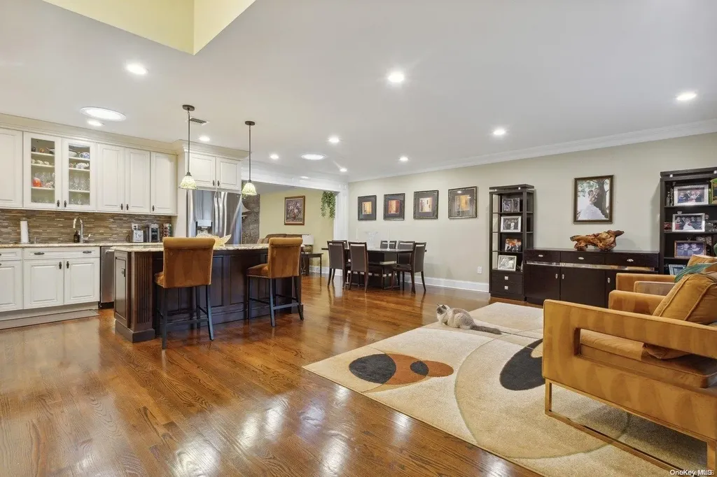 559 Donald Lane Woodmere NY 11598