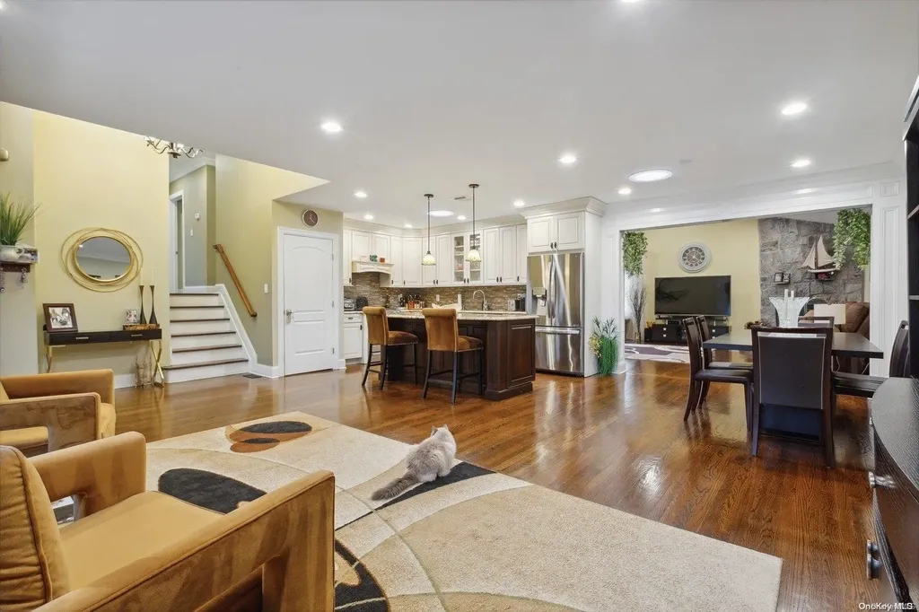 559 Donald Lane Woodmere NY 11598