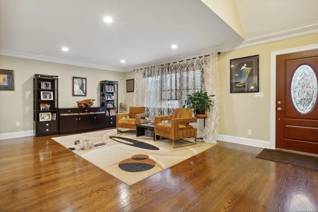 559 Donald Lane Woodmere NY 11598
