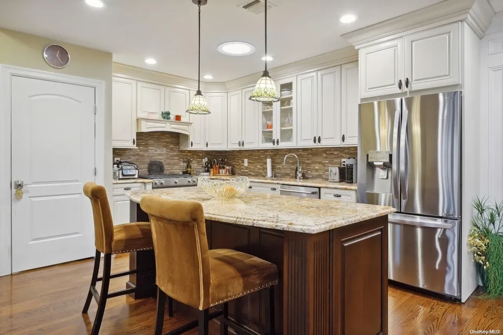 559 Donald Lane Woodmere NY 11598