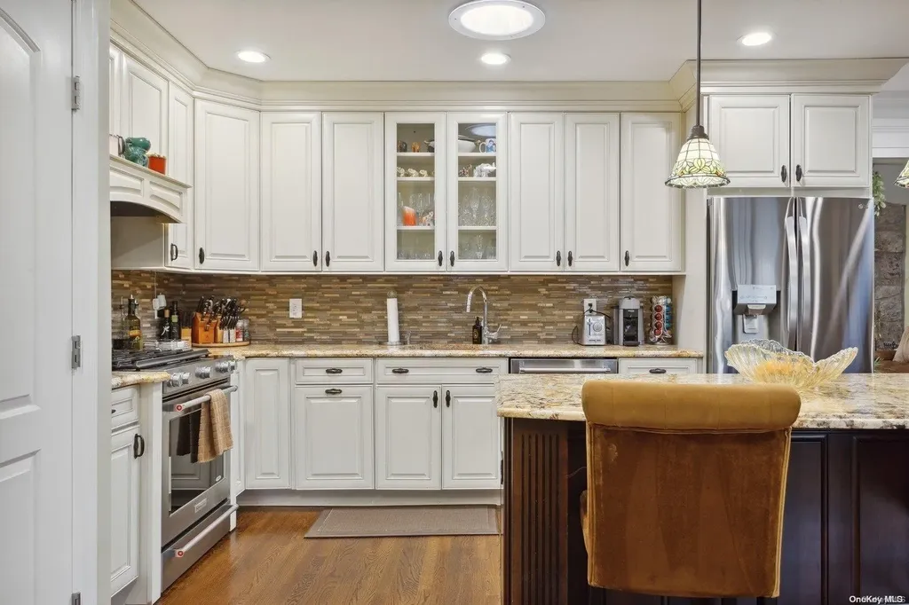 559 Donald Lane Woodmere NY 11598