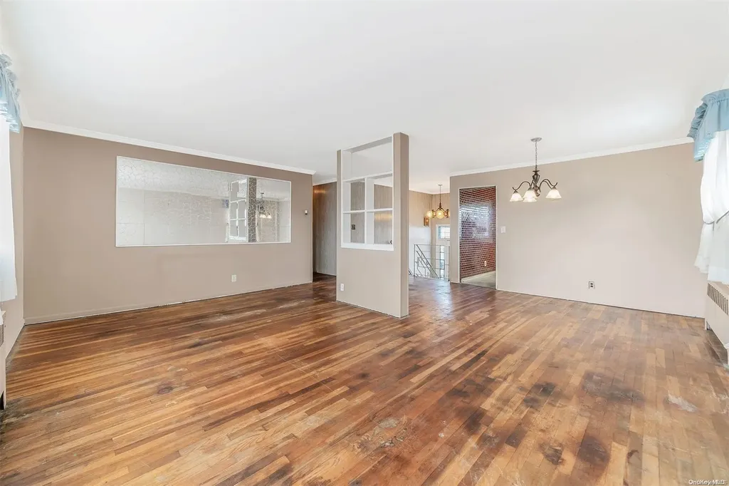 92 E 1st Street Freeport NY 11520