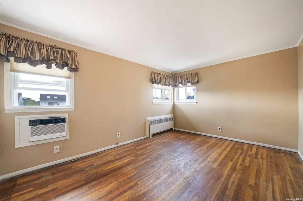 92 E 1st Street Freeport NY 11520
