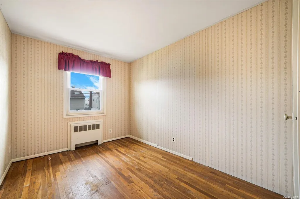 92 E 1st Street Freeport NY 11520