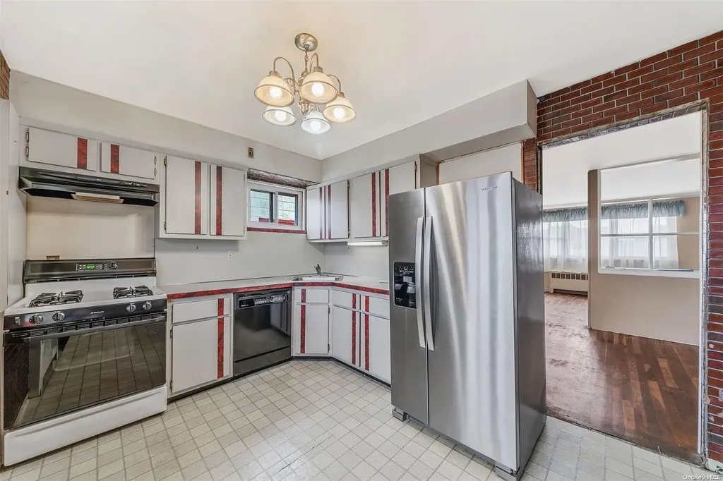 92 E 1st Street Freeport NY 11520