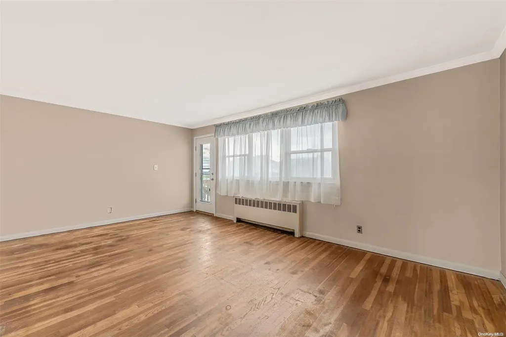 92 E 1st Street Freeport NY 11520