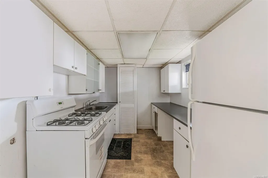 92 E 1st Street Freeport NY 11520