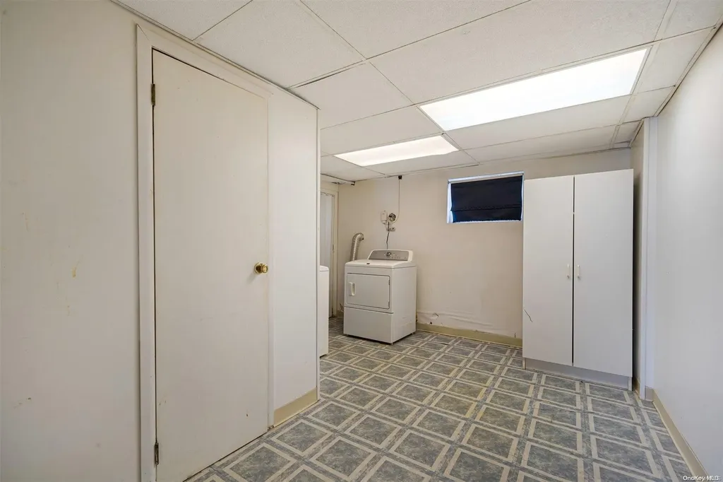92 E 1st Street Freeport NY 11520