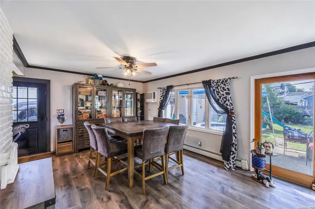 14 Rigger Lane Levittown NY 11756