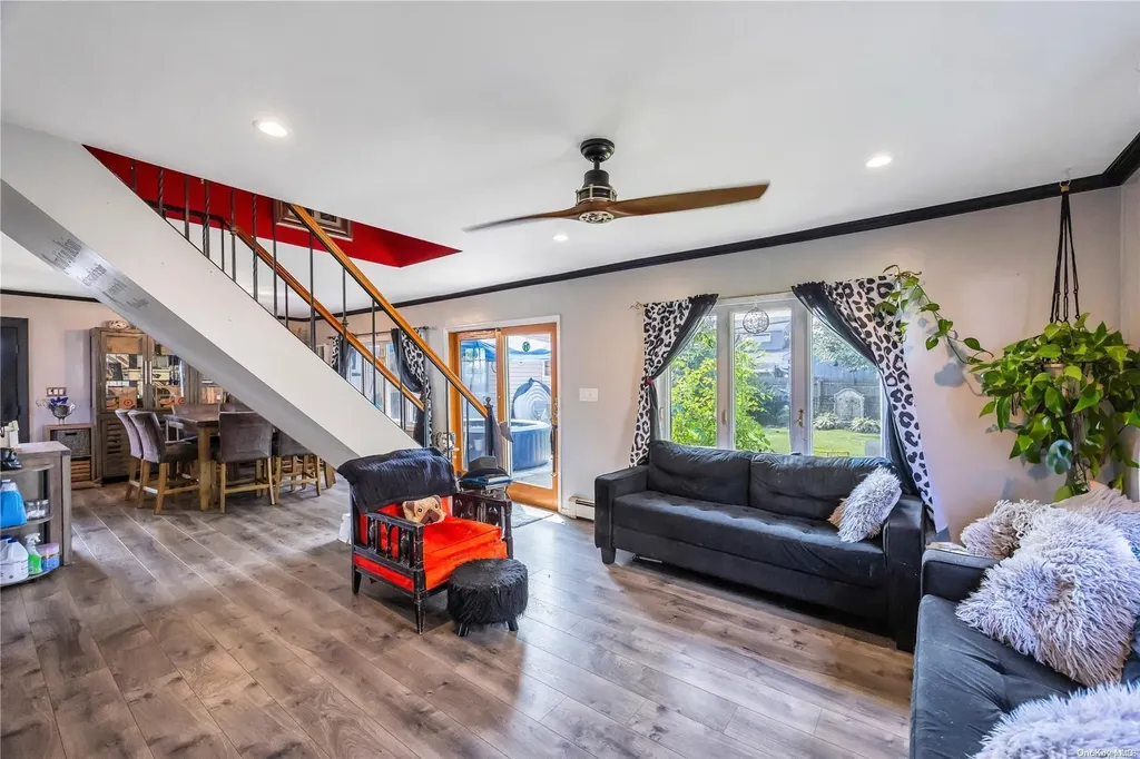 14 Rigger Lane Levittown NY 11756