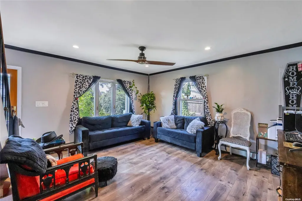 14 Rigger Lane Levittown NY 11756