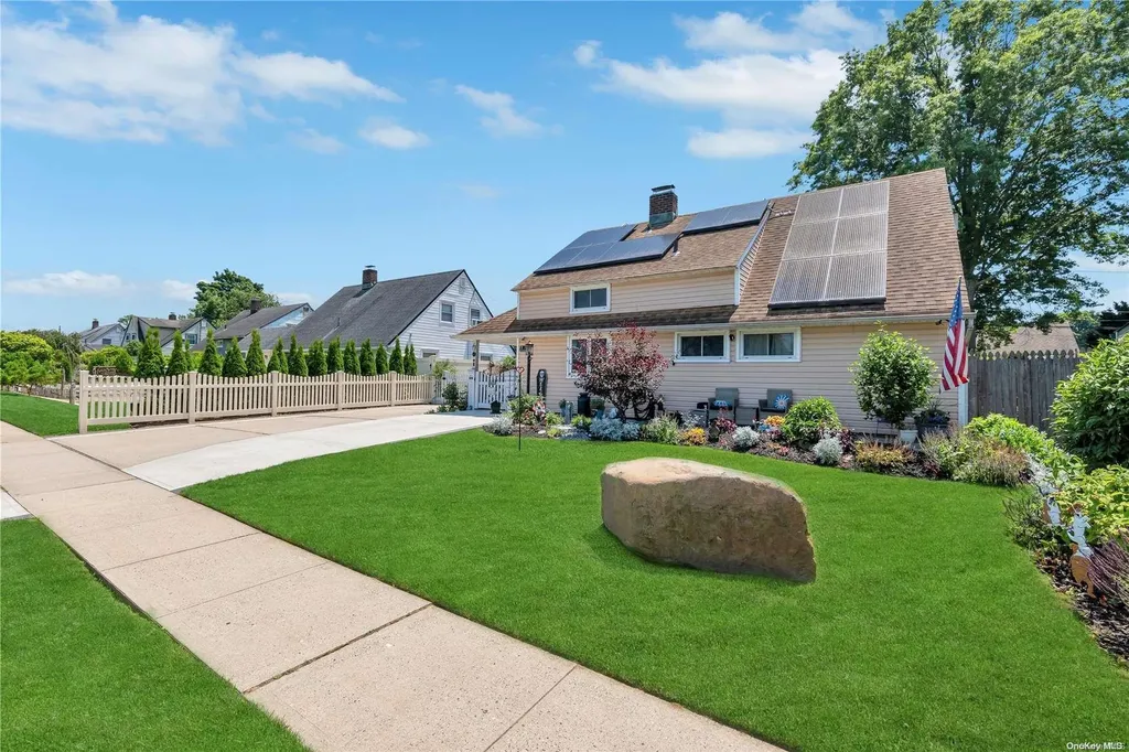 14 Rigger Lane Levittown NY 11756