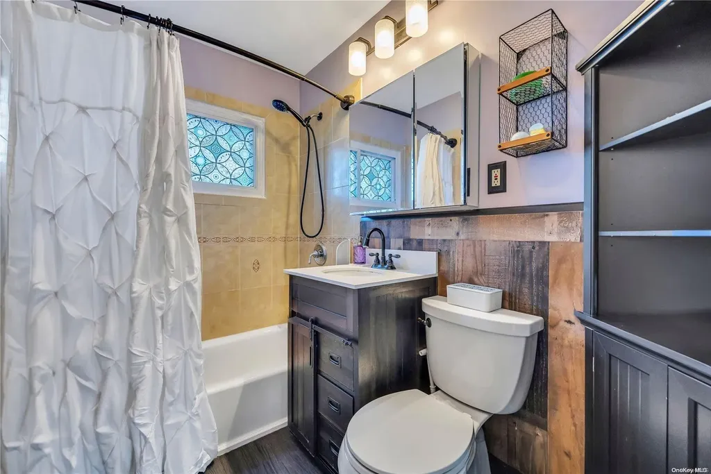 14 Rigger Lane Levittown NY 11756