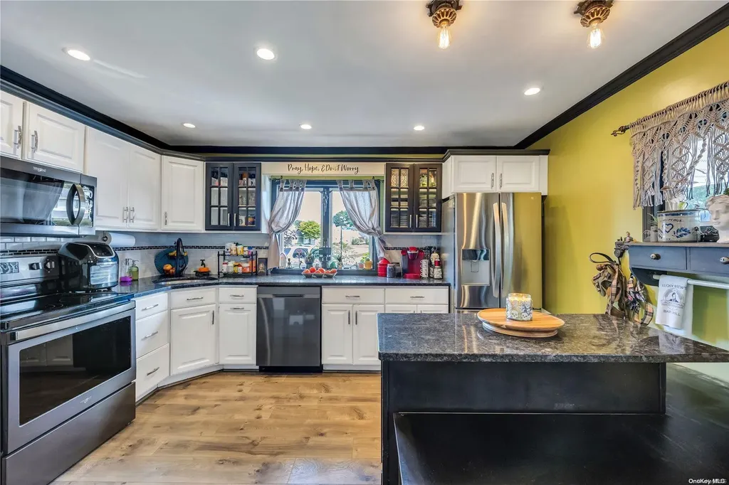 14 Rigger Lane Levittown NY 11756