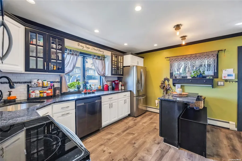 14 Rigger Lane Levittown NY 11756