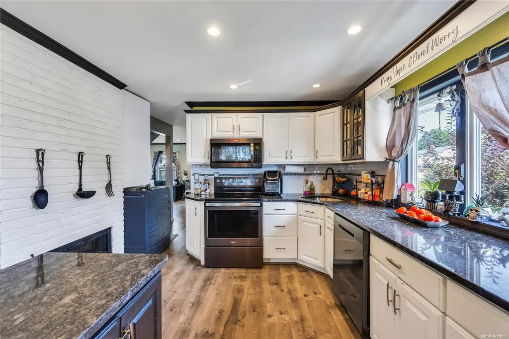 14 Rigger Lane Levittown NY 11756
