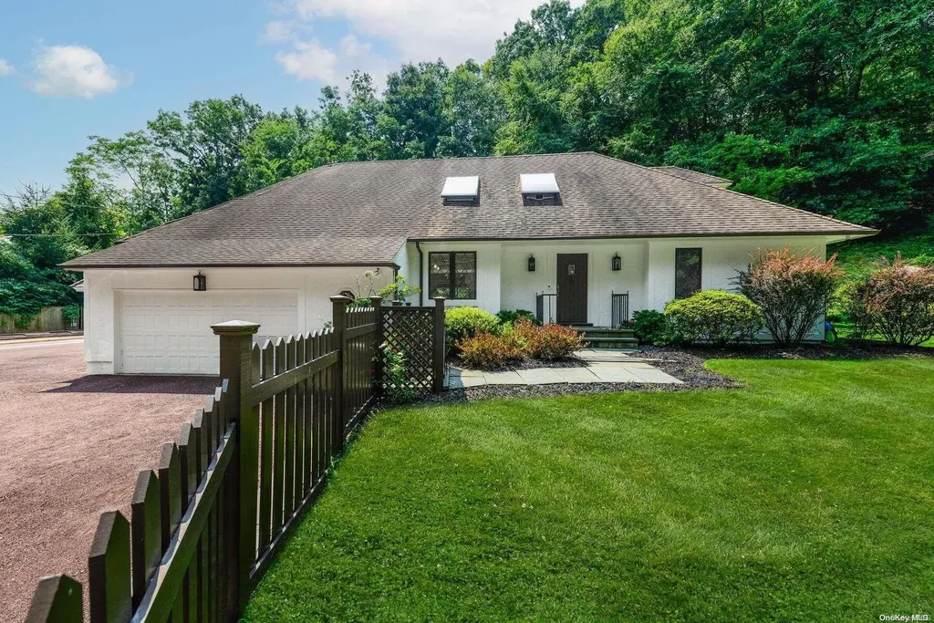 242 Cleft Road Mill Neck NY 11765