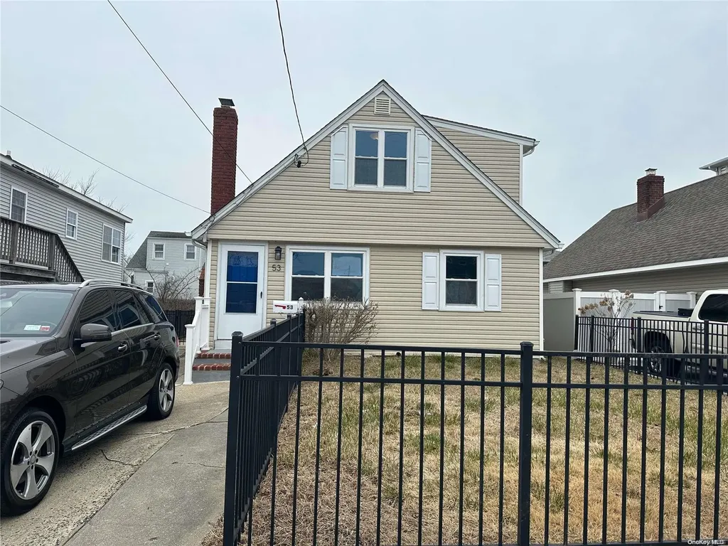 53 E Jackson Avenue Babylon NY 11702