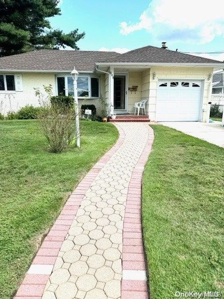 883 Balfour Street Valley Stream NY 11580