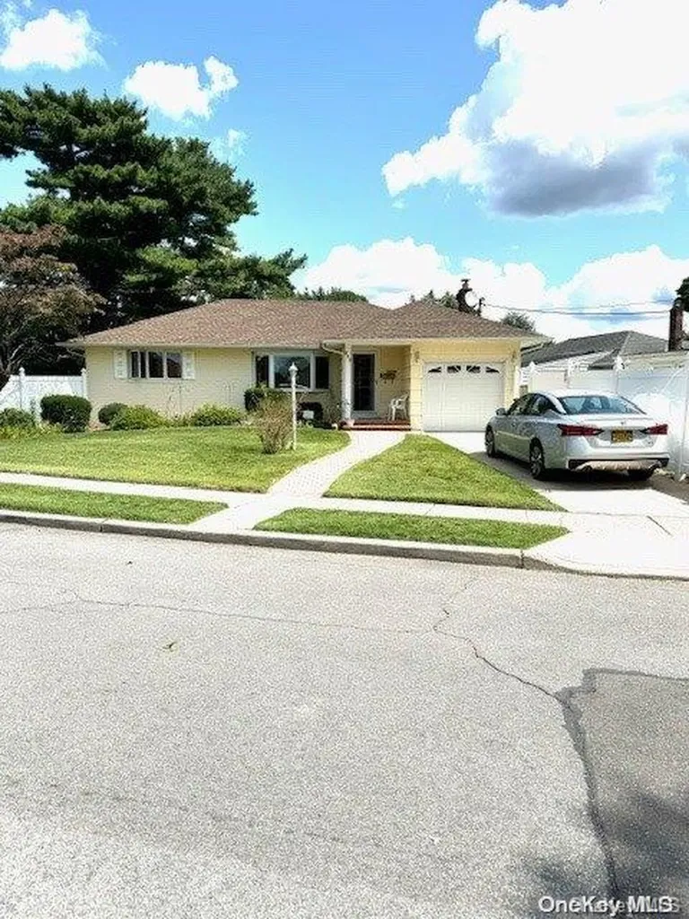 883 Balfour Street Valley Stream NY 11580