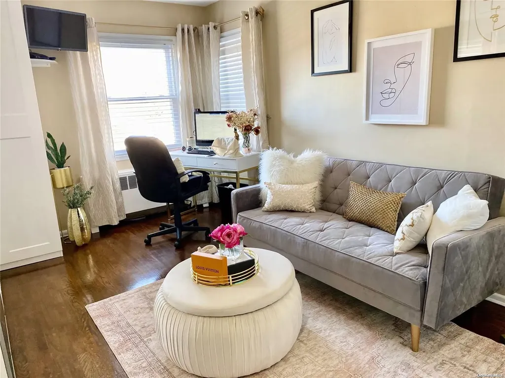 82 Barry Drive Westbury NY 11590