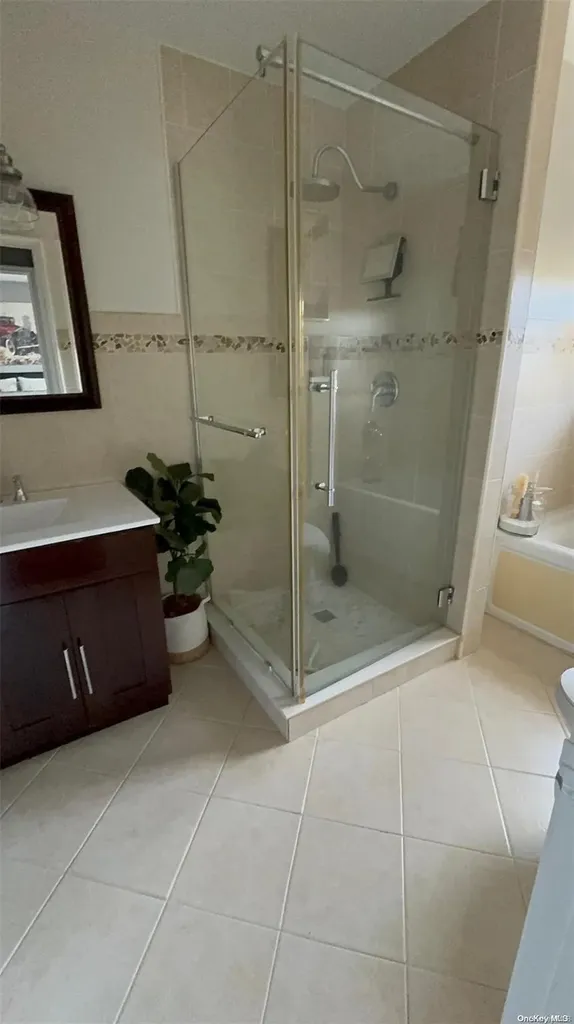 82 Barry Drive Westbury NY 11590