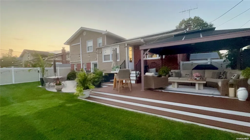 82 Barry Drive Westbury NY 11590