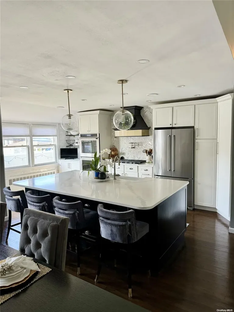 82 Barry Drive Westbury NY 11590