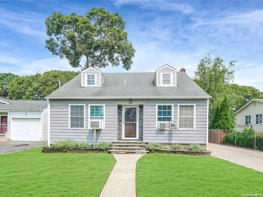 39 Cedarhurst Avenue Selden NY 11784