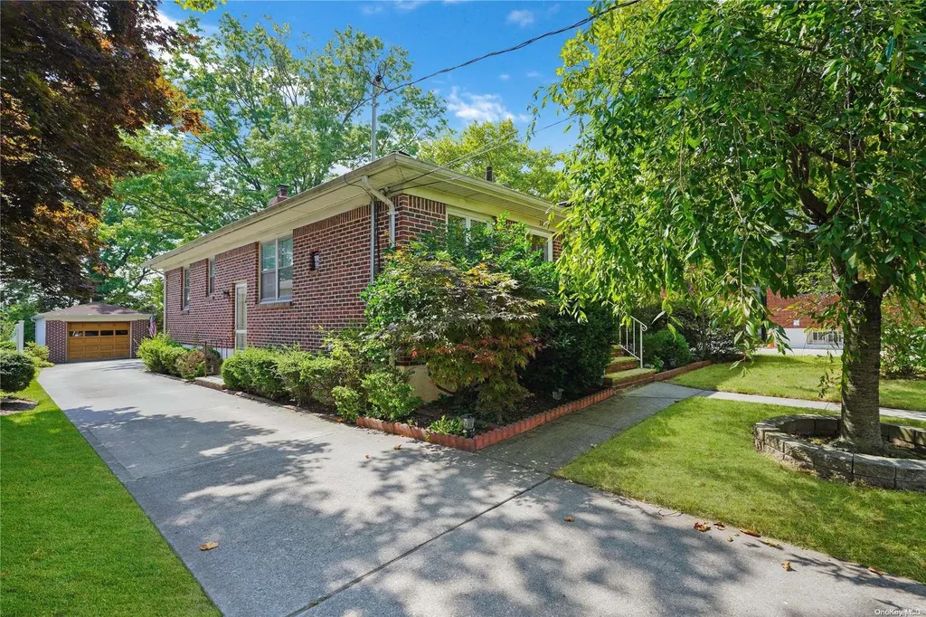 32 Legion Place Staten Island NY 10305