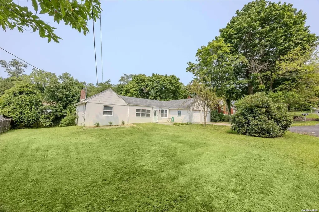 19 3rd Avenue Rocky Point NY 11778