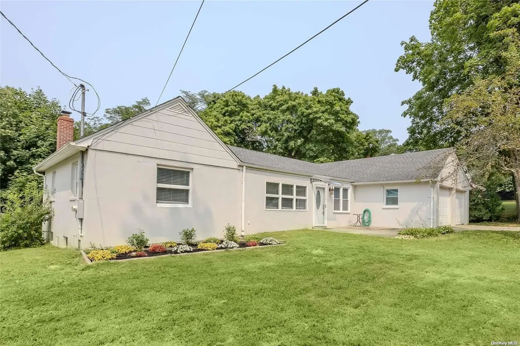 19 3rd Avenue Rocky Point NY 11778