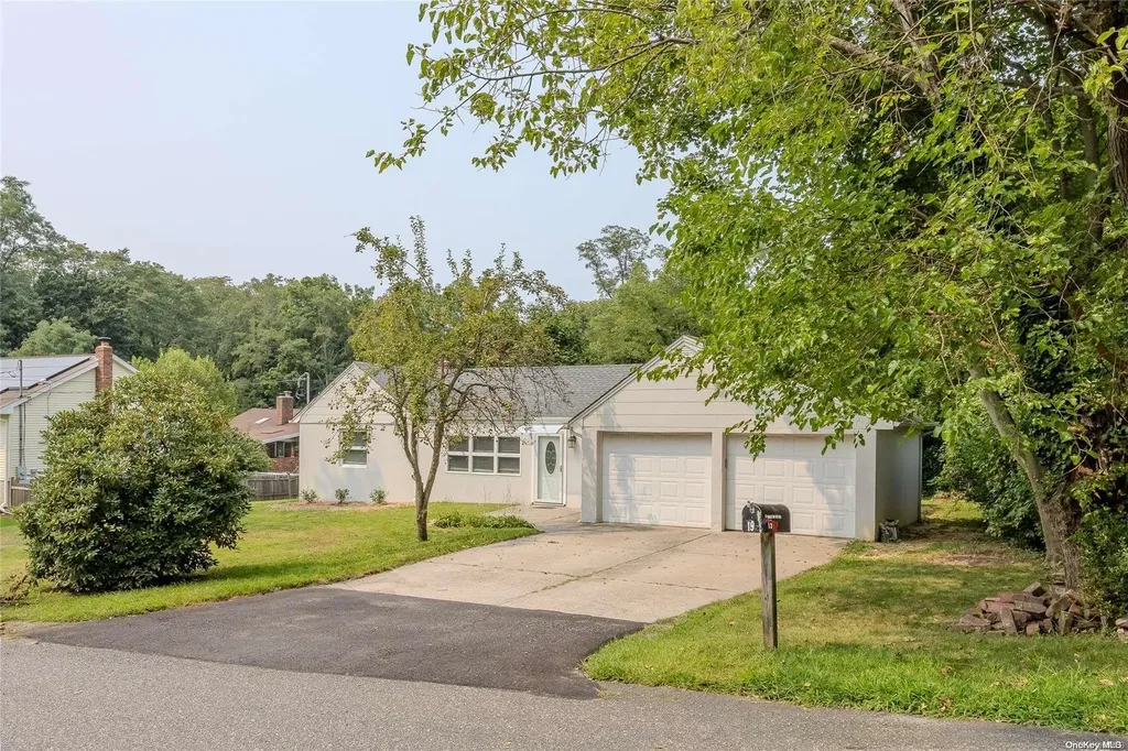 19 3rd Avenue Rocky Point NY 11778
