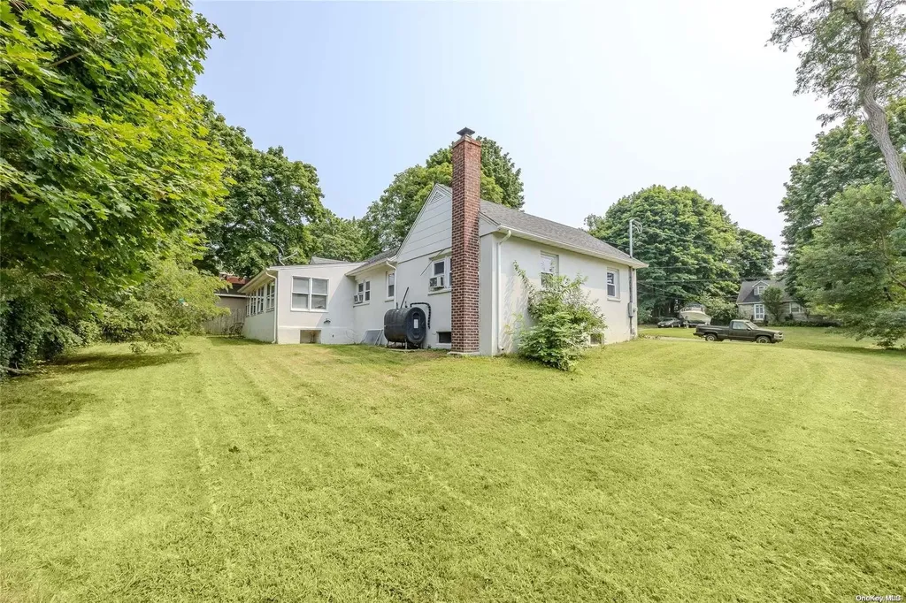 19 3rd Avenue Rocky Point NY 11778