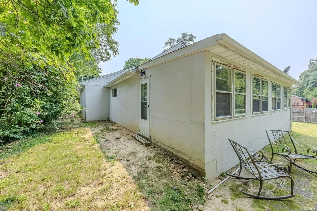 19 3rd Avenue Rocky Point NY 11778