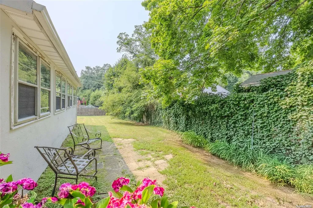 19 3rd Avenue Rocky Point NY 11778