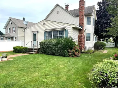 203 New York Avenue Lindenhurst NY 11757