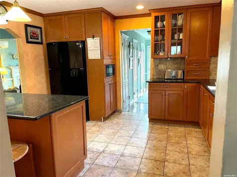 203 New York Avenue Lindenhurst NY 11757