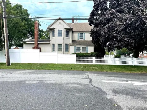 203 New York Avenue Lindenhurst NY 11757