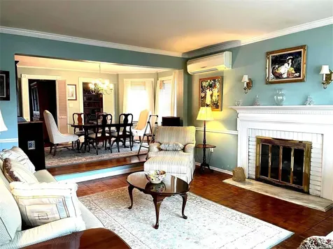 203 New York Avenue Lindenhurst NY 11757