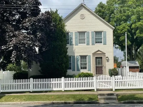 203 New York Avenue Lindenhurst NY 11757