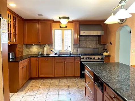 203 New York Avenue Lindenhurst NY 11757