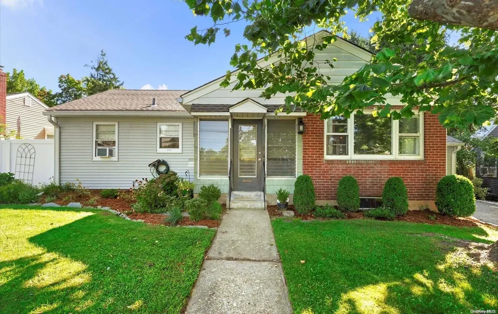 8 Ruby Drive Glen Cove NY 11542