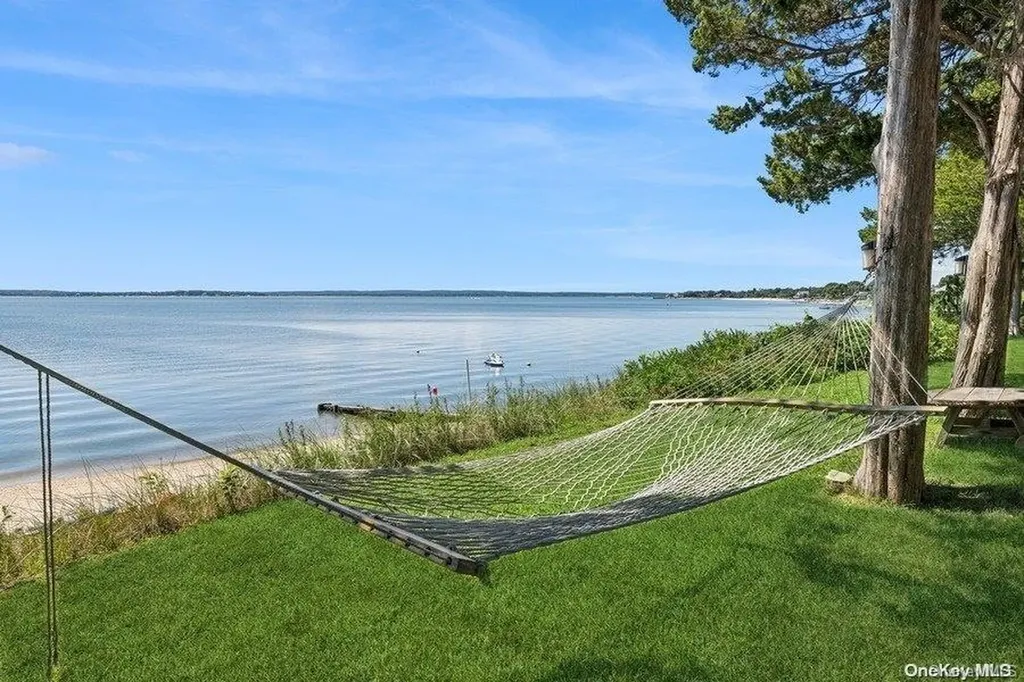 1487 Peconic Bay Boulevard Laurel NY 11948