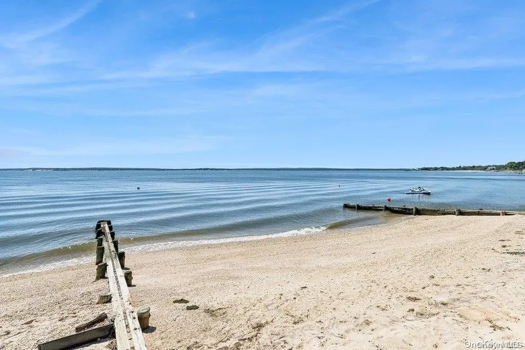 1487 Peconic Bay Boulevard Laurel NY 11948